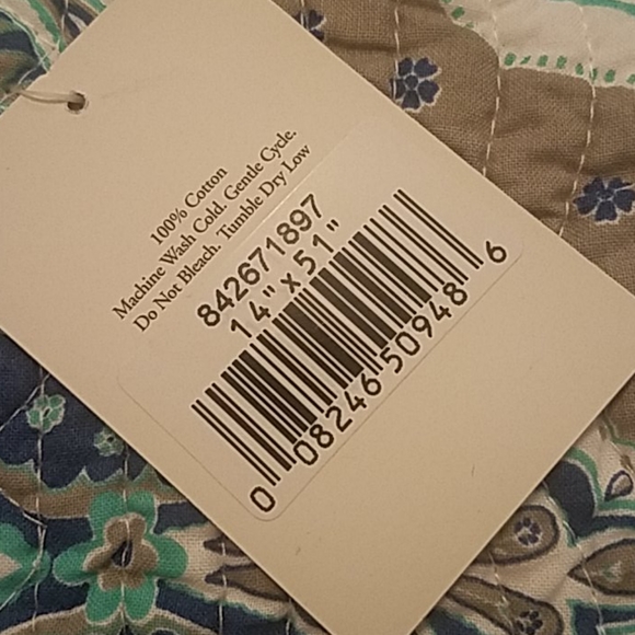 Quilted Runner Scalloped - NEW - Picture 2 of 4